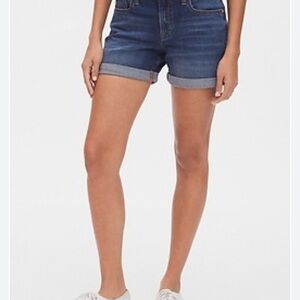 GAP- Mid Rise 5” Shorts 2/26